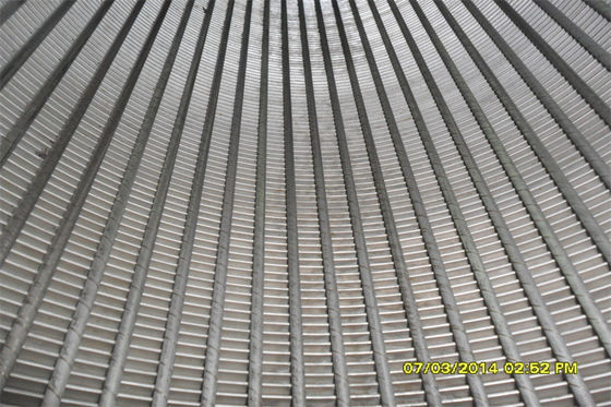 Diamètre enveloppé du filtre 114mm 168mm de fil de cale du filtre pour puits AISI 304 de contrôle de sable